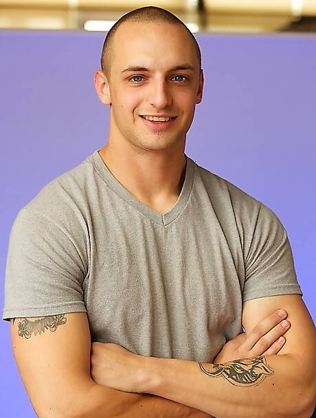 Active Duty: Muscular Ezra posing nude and showing nice butt