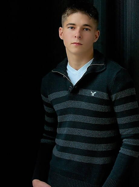 Twink Parker posing naked and showing his ass