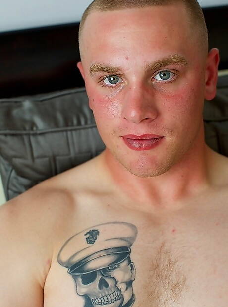 Husky facet Facet i siłacz Tanner w gorącym seksie analnym