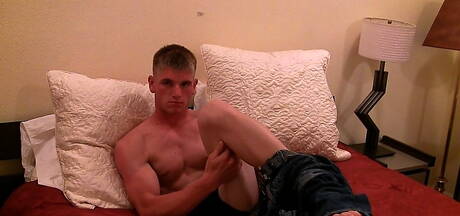 Hunk Boyd si masturba