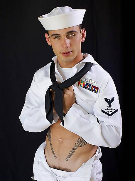 Beefcake Bric get naked and showing his butt