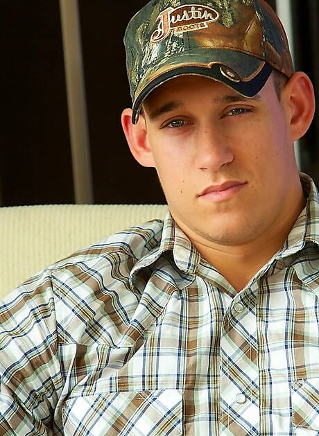 Hunky guy Hunter masturbating