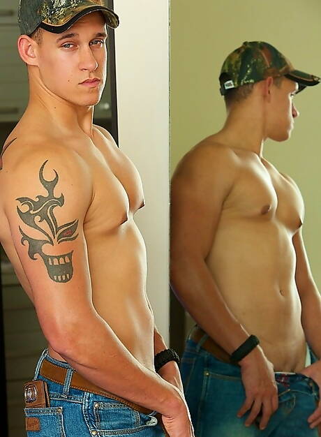 Hunky guy Hunter masturbating