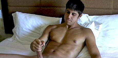 Hunk Jordan jack off his cock