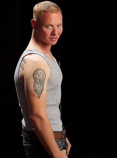 美國年輕男子韋德克里斯蒂安森全裸露臀