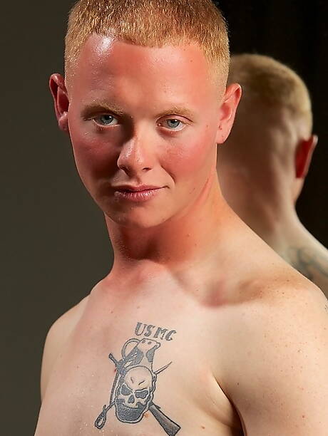 美國年輕男子韋德克里斯蒂安森全裸露臀