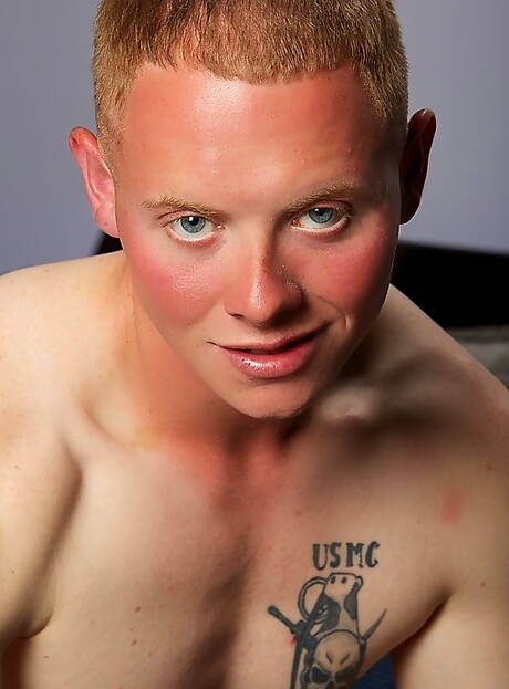 美國年輕男子韋德克里斯蒂安森全裸露臀