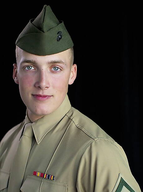 Husky Austin ma solidną budowę ciała