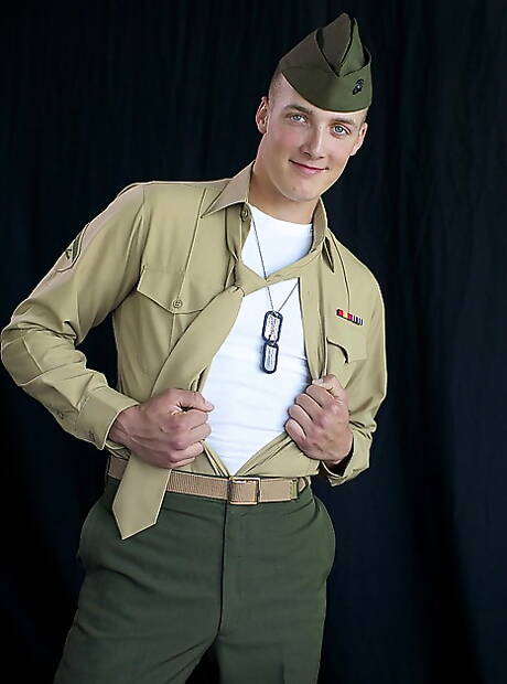 Husky Austin ma solidną budowę ciała