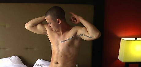 Beefy Lane masturbuje się