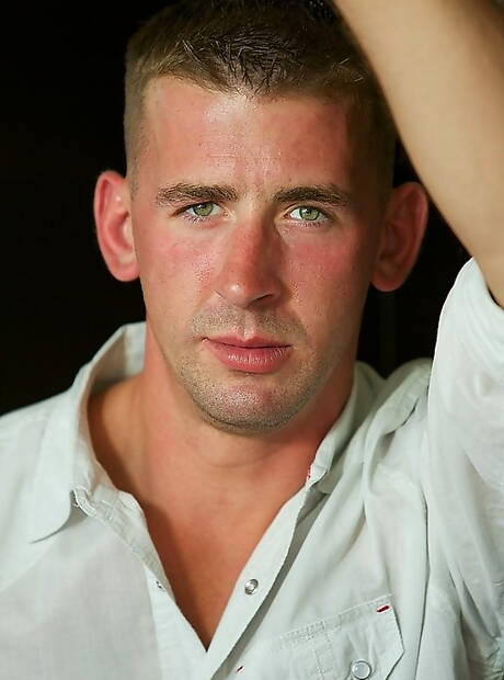 Active Duty: Well-built Dean posing nude and showing his butt