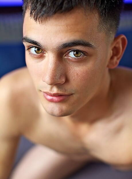 Strongman Porter posing naked and showing tight butt