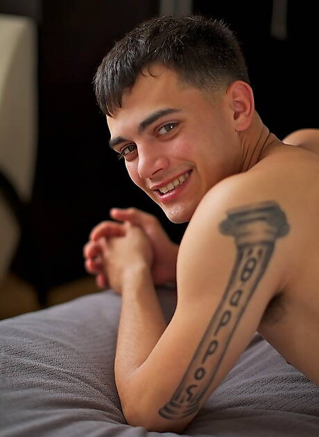 Active Duty: Slovak beautiful boy Kieran Benning and superstud Porter fuck after dick sucking in shower