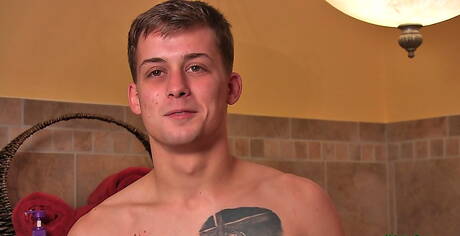 Twink Stefano playing with cock in hot shower