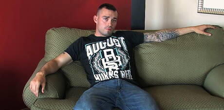 Potężny Wayne i siłacz Vic uprawiają dobry seks oralny