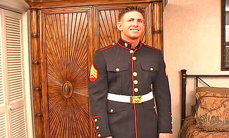 Active Duty: Well-built Hunter and superstud Garret playing with cock