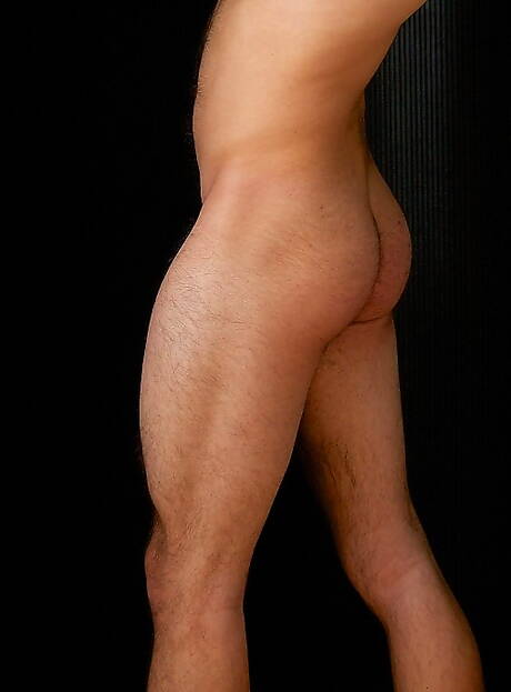 美國小男孩格雷森·蘭格裸體擺造型，露出屁股