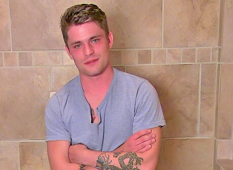 Superstud Ashton posing nude and showing hot ass in shower