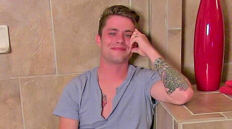 Superstud Ashton posing nude and showing hot ass in shower