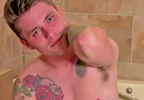 Superstud Ashton posing nude and showing hot ass in shower