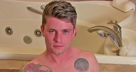 Superstud Ashton posing nude and showing hot ass in shower