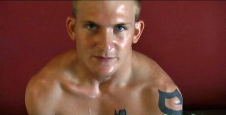 O americano bem constituído Brock Mb e o bonitão Ron se masturbando