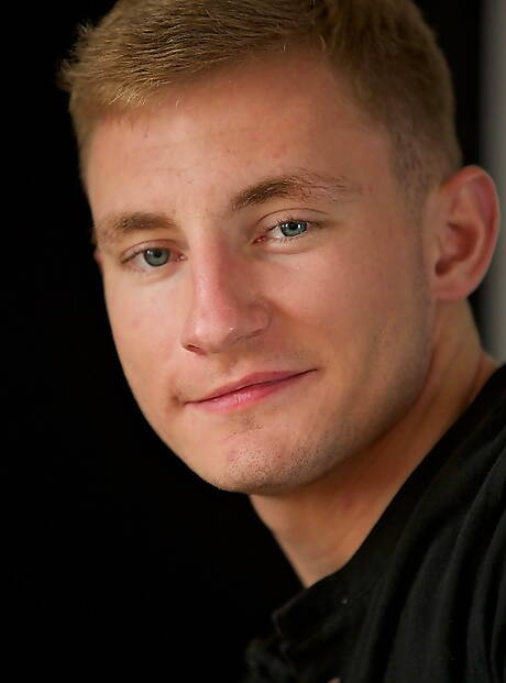 Superstud Mckenzie masturbating