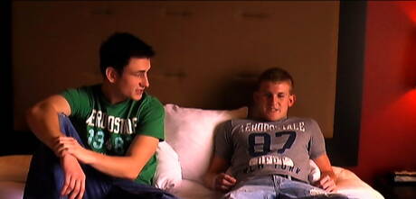 スーパースタッドのブライスとアメリカ人のたくましいブロック・MBが熱いカップルシーンを披露