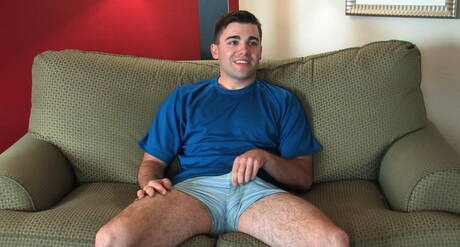 Active Duty: Adam ben fatto che si masturba