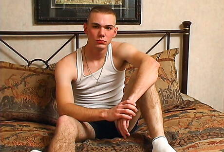 O jovem Austin masturbando seu pau