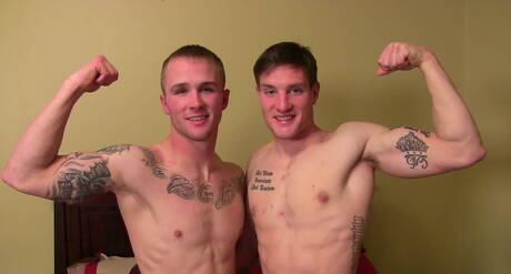 帥哥 Riley 和身材健美的 Shea 激情肛交