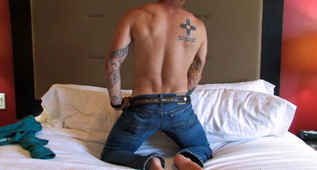 Stud Dawson masturbuje się