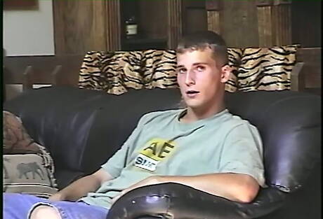 Il giovane americano Devon Pryce e il muscoloso Luke si godono un bel sesso orale