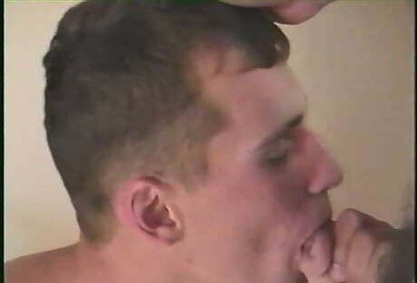 Il giovane americano Devon Pryce e il muscoloso Luke si godono un bel sesso orale