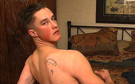 Strong bull Cameron masturbating