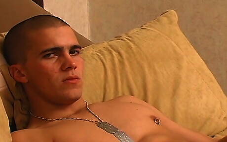 帥哥本在戲弄他的雞巴