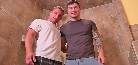 Active Duty: Beefy Niko and stud Julian love each other in bath