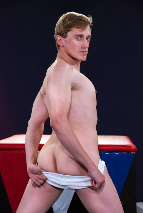 Sexy mannen Axel Abysse, Joey D en Colin Bryant in een hete trio met kontneuken en fisting