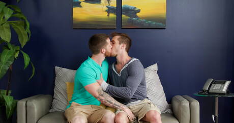 Les Américains sexy, le musclé Quentin Gainz et la loutre Donte Thick ont une bonne relation sexuelle