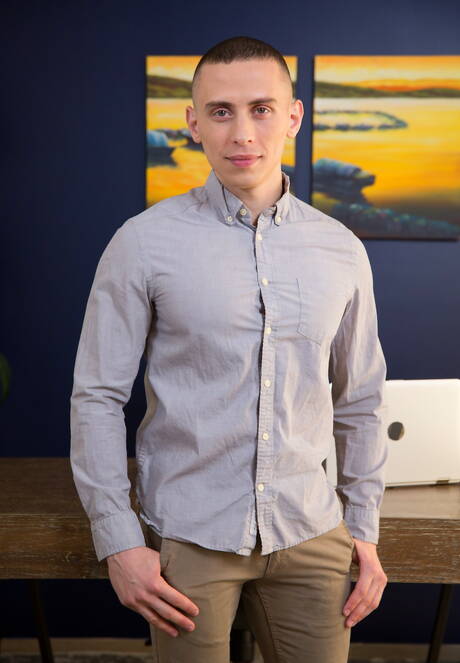 Les beaux gosses américains Dante Martin et Yoel Ortiz baisent le cul après avoir sucé une bite