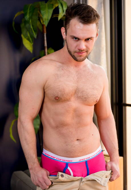 Les beaux garçons américains costauds Mathias et l