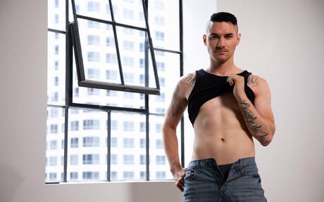 Os simpáticos rapazes americanos, Zak Bishop e o musculoso Roman Todd, se amam