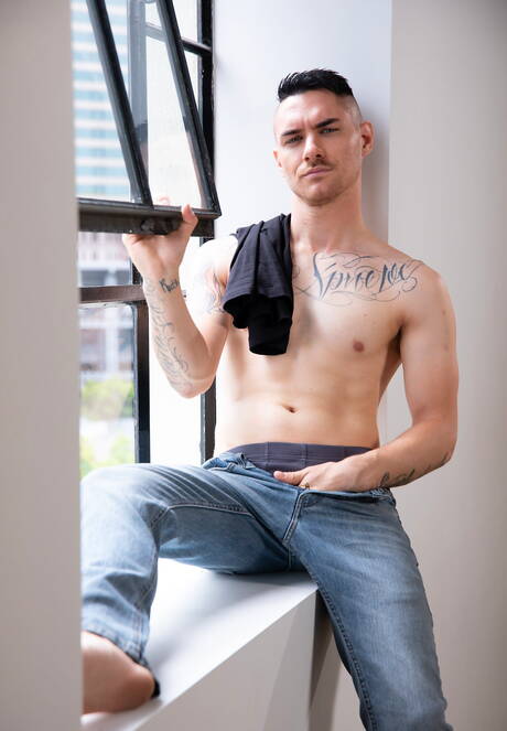 Os simpáticos rapazes americanos, Zak Bishop e o musculoso Roman Todd, se amam