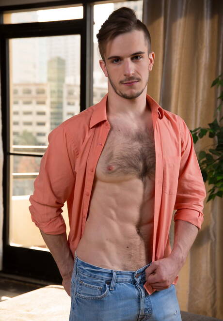 Der heiße amerikanische Hengst Connor Halsted und der haarige Hengst Donte Thick bei heißer Arschfick-Action