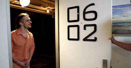 I ragazzi americani sexy si scopano Connor Halsted e il peloso Donte Thick in una bollente azione di sesso anale