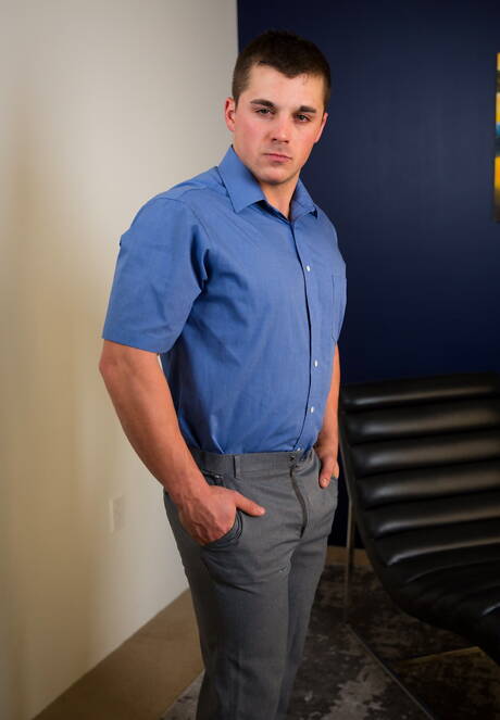 Bodybuilder Lucas Johnson wanking