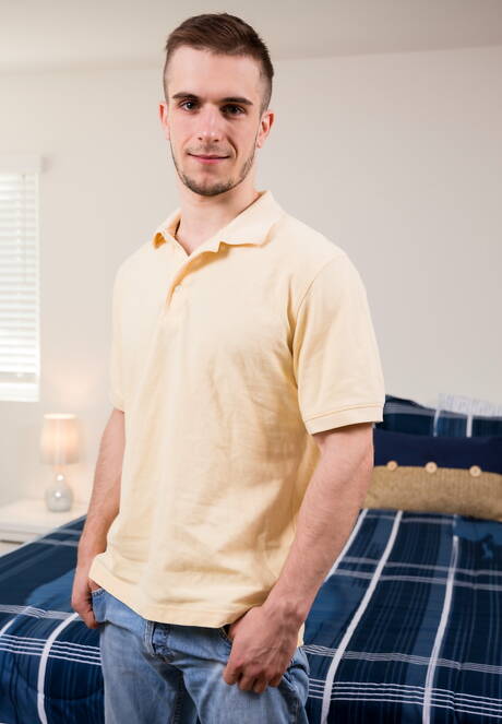 Due ragazzi americani, il muscoloso Mark Long e il peloso Donte Thick, hanno una scena di coppia bollente sotto la doccia