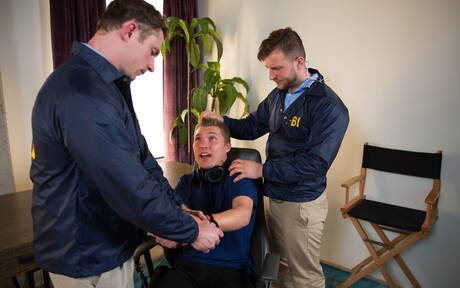 Markie More, Elye Black und Nicholas Ryder machen einen Blowjob und ficken sich gegenseitig