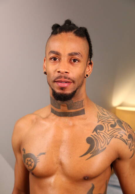 Next Door Studios: Black beefcake Jin Powers and canadian hunk Beau Reed fuck interracial ass after sucking cock