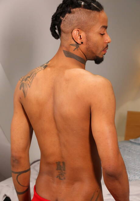 Black beefcake Jin Powers and canadian hunk Beau Reed fuck interracial ass after sucking cock